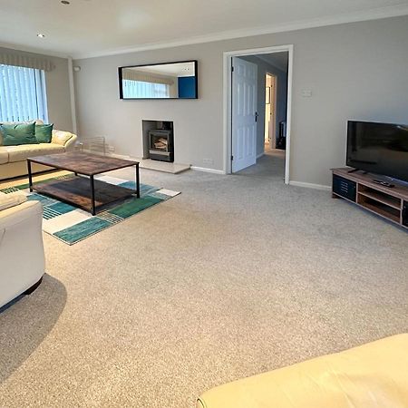 סווינדון Blunsdon Lodge - Spacious Bungalow, High Speed Wi-Fi, Free Private Parking, Garden מראה חיצוני תמונה