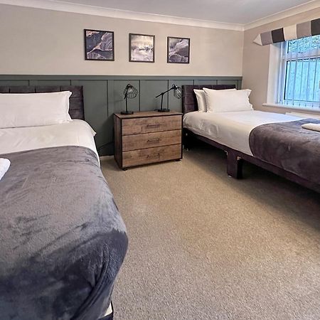 סווינדון Blunsdon Lodge - Spacious Bungalow, High Speed Wi-Fi, Free Private Parking, Garden מראה חיצוני תמונה